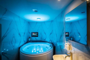 Brand New Apartment Central Location Hot Tub